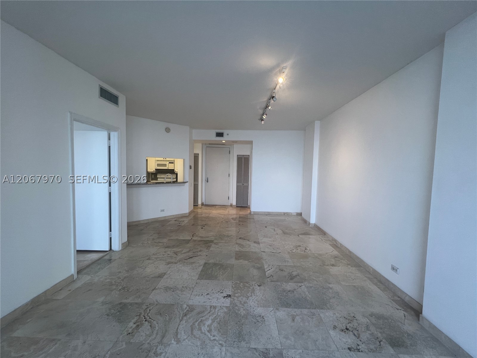 888 Brickell Key Dr #806, Miami FL 33131