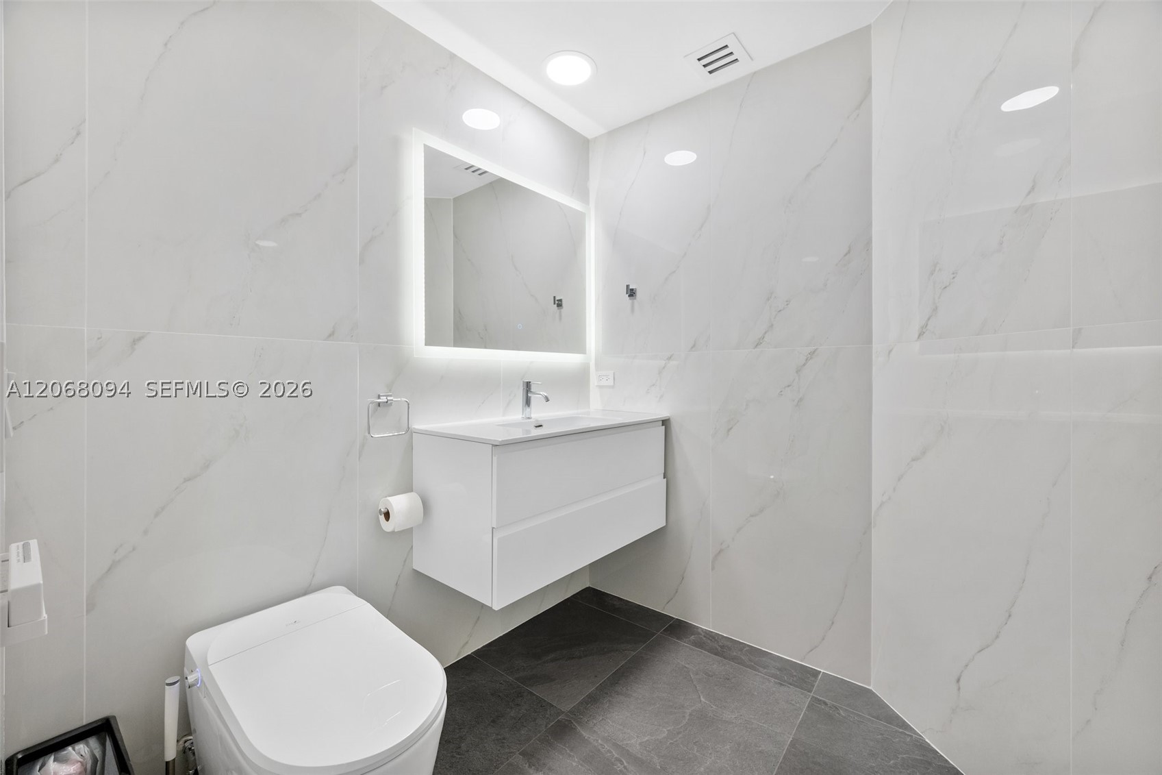 801 Brickell Key Blvd #1805, Miami FL 33131