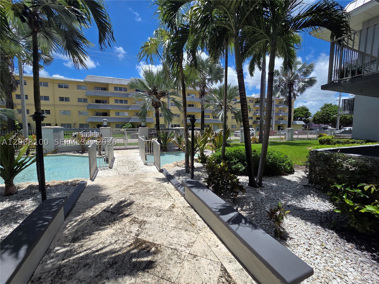 7401 SW 82nd St #201S, Miami FL 33143