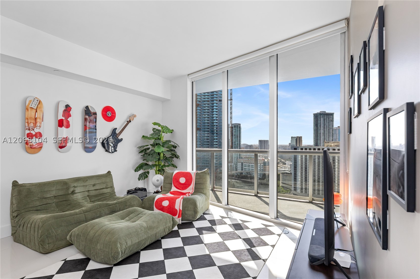 465 Brickell Ave #2504, Miami FL 33131