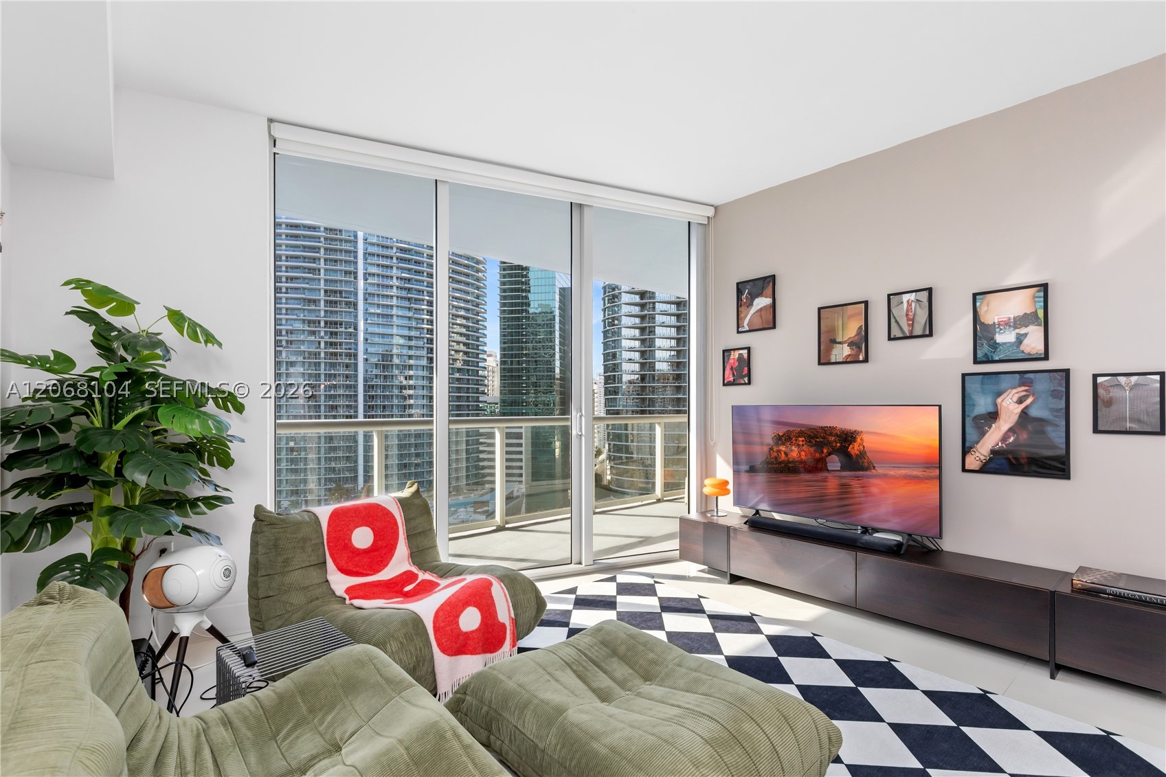465 Brickell Ave #2504, Miami FL 33131