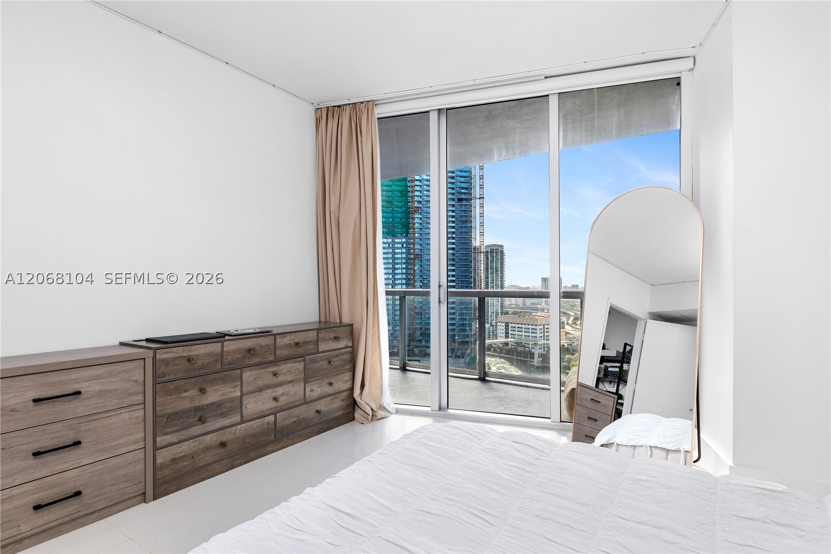 465 Brickell Ave #2504, Miami FL 33131