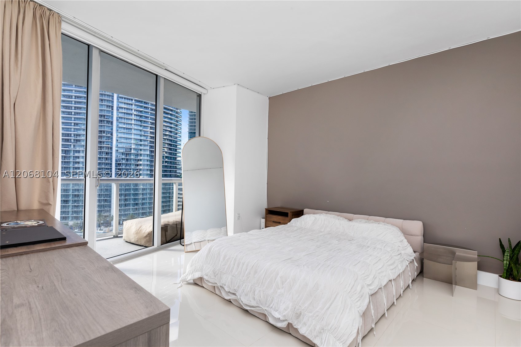 465 Brickell Ave #2504, Miami FL 33131