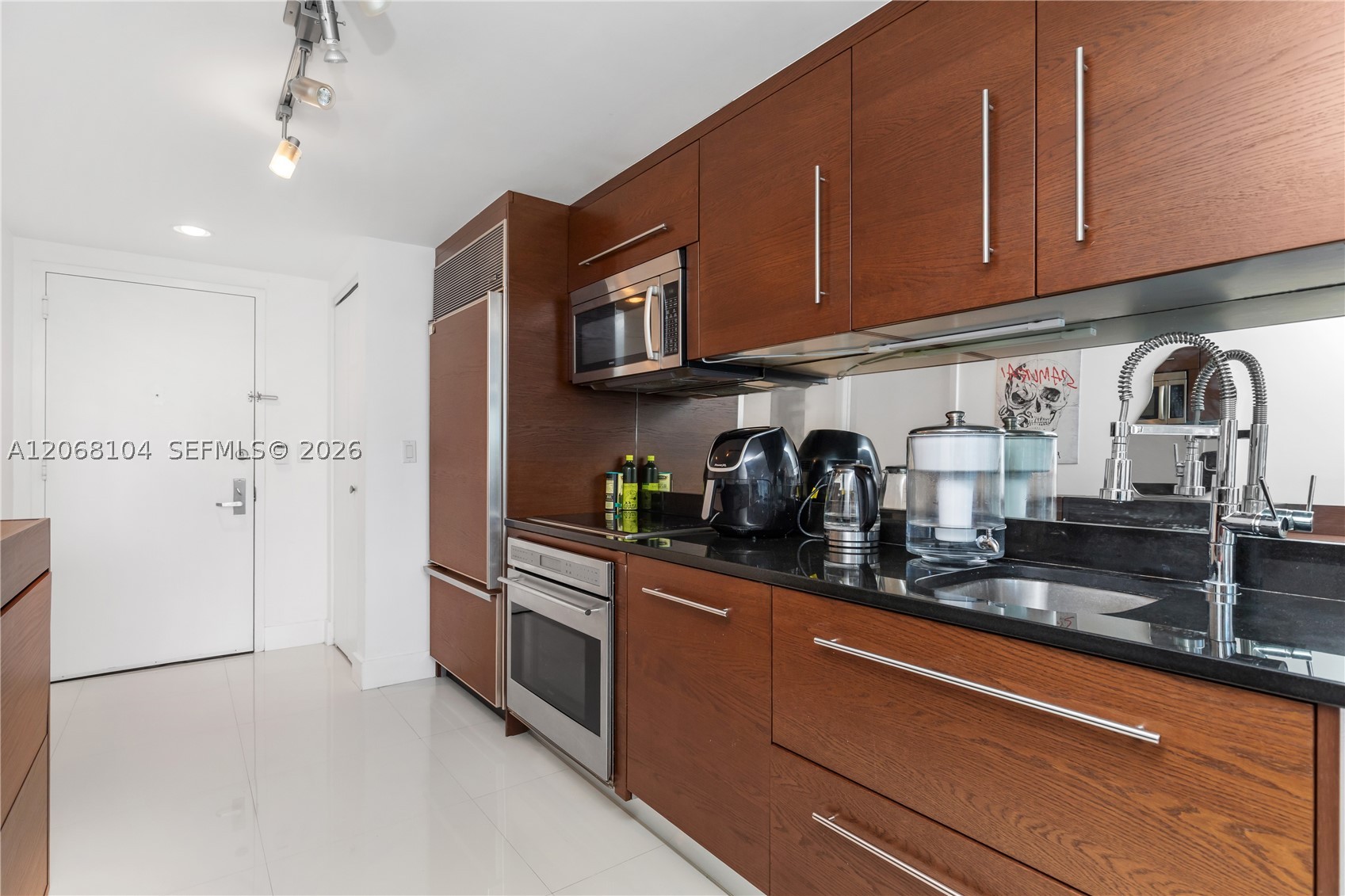 465 Brickell Ave #2504, Miami FL 33131