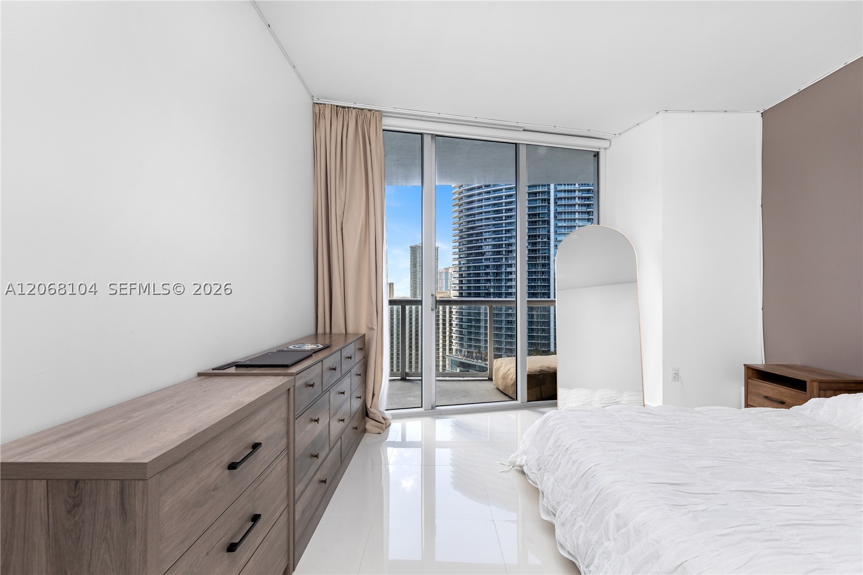 465 Brickell Ave #2504, Miami FL 33131