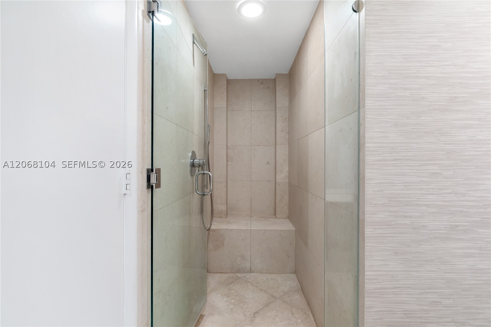 465 Brickell Ave #2504, Miami FL 33131