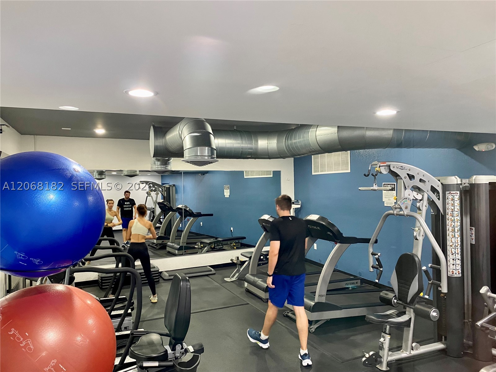 401 Golden Isles Dr #505, Hallandale Beach FL 33009