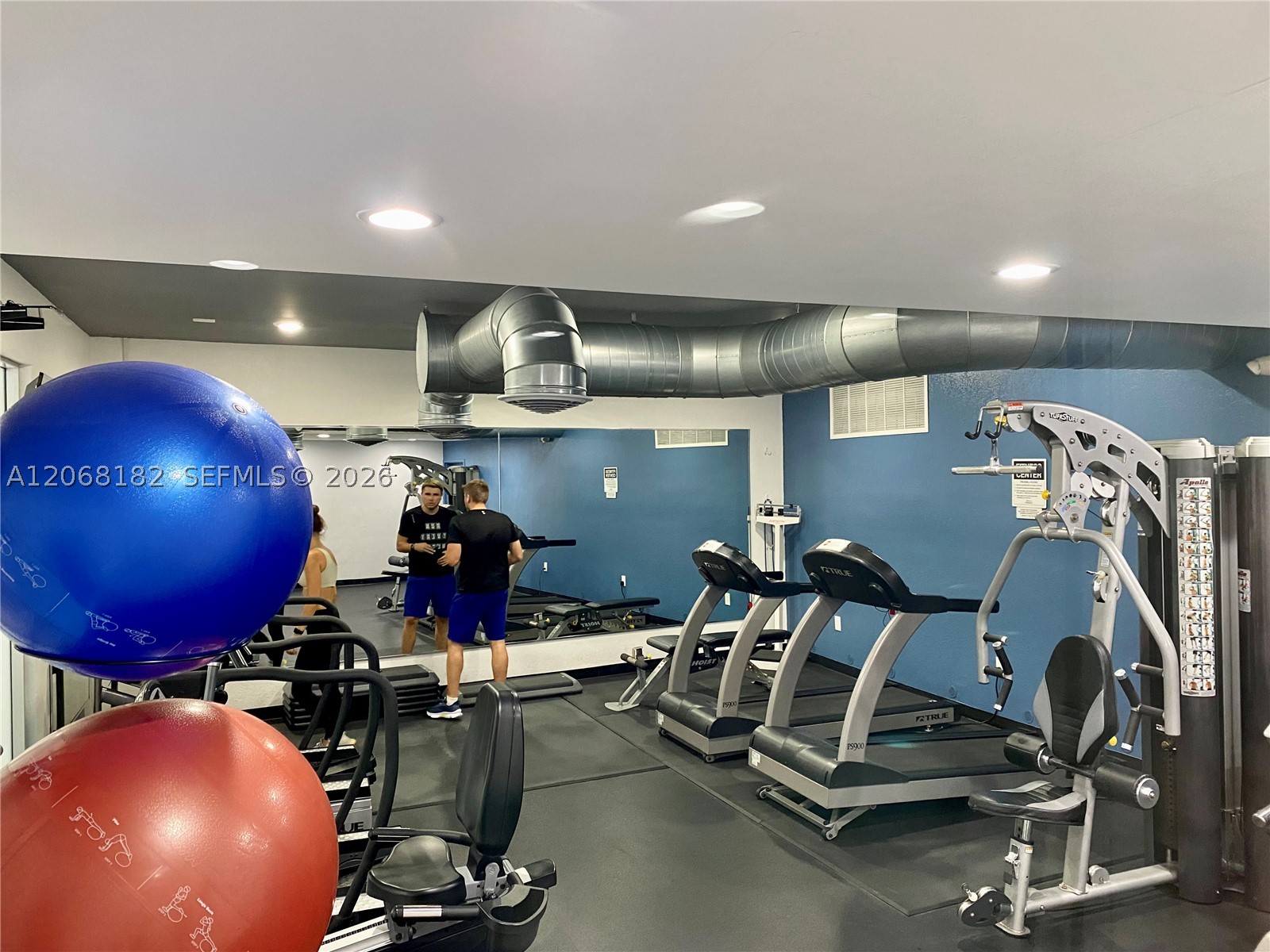 401 Golden Isles Dr #505, Hallandale Beach FL 33009