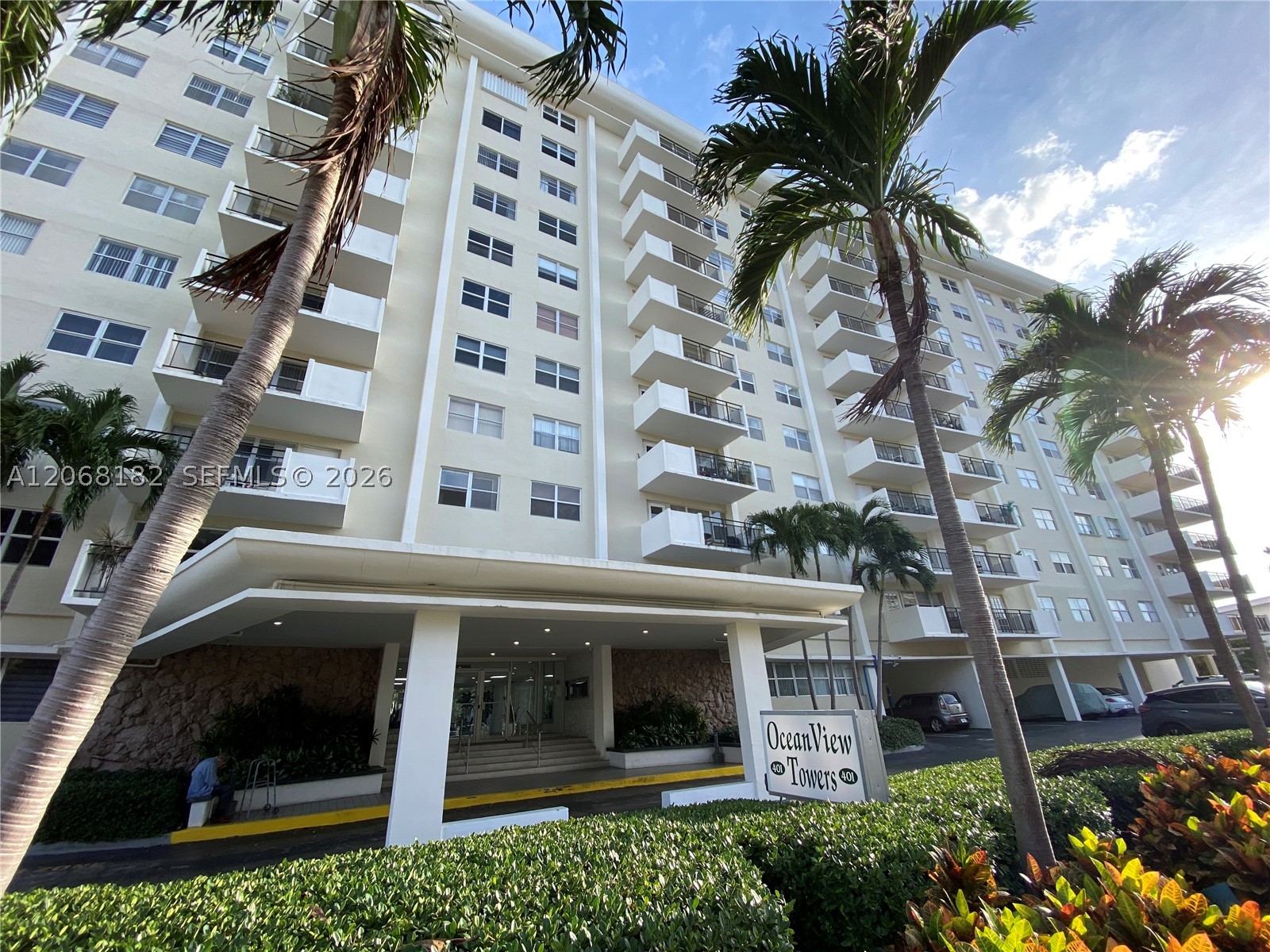 401 Golden Isles Dr #505, Hallandale Beach FL 33009