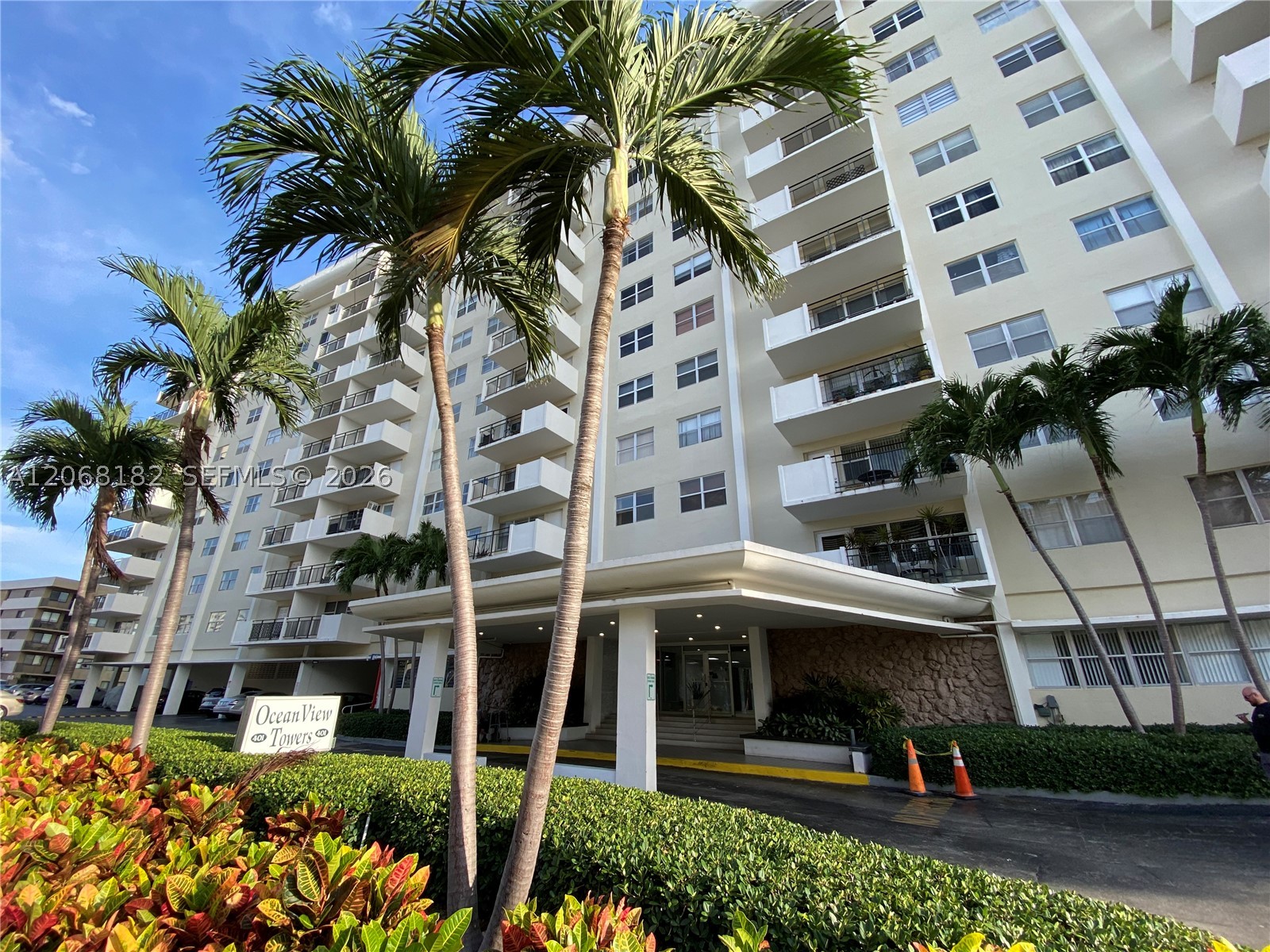 401 Golden Isles Dr #505, Hallandale Beach FL 33009