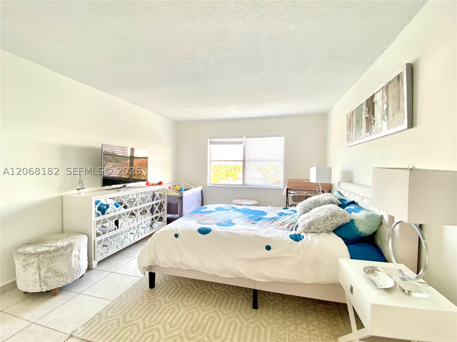 401 Golden Isles Dr #505, Hallandale Beach FL 33009