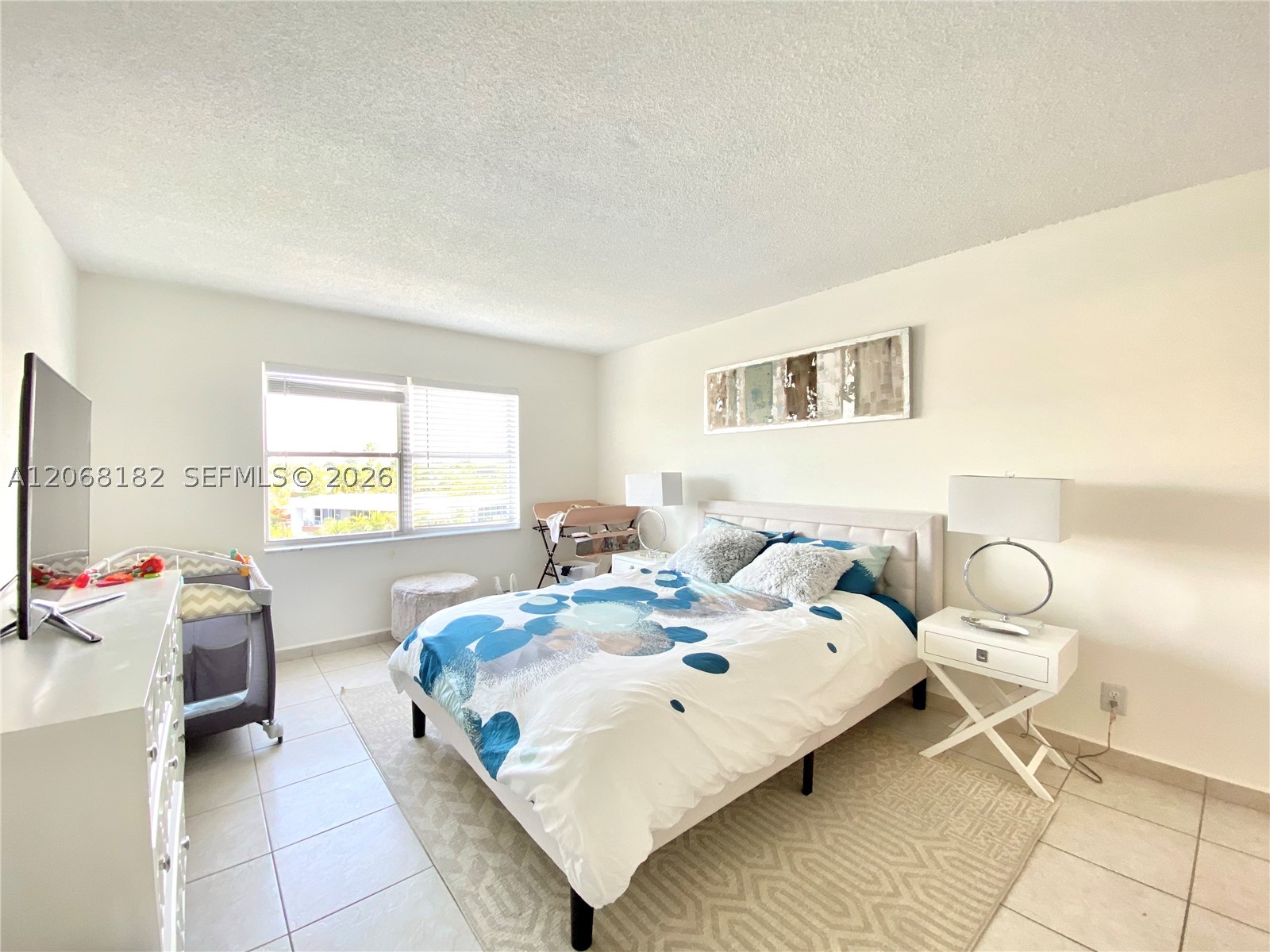401 Golden Isles Dr #505, Hallandale Beach FL 33009