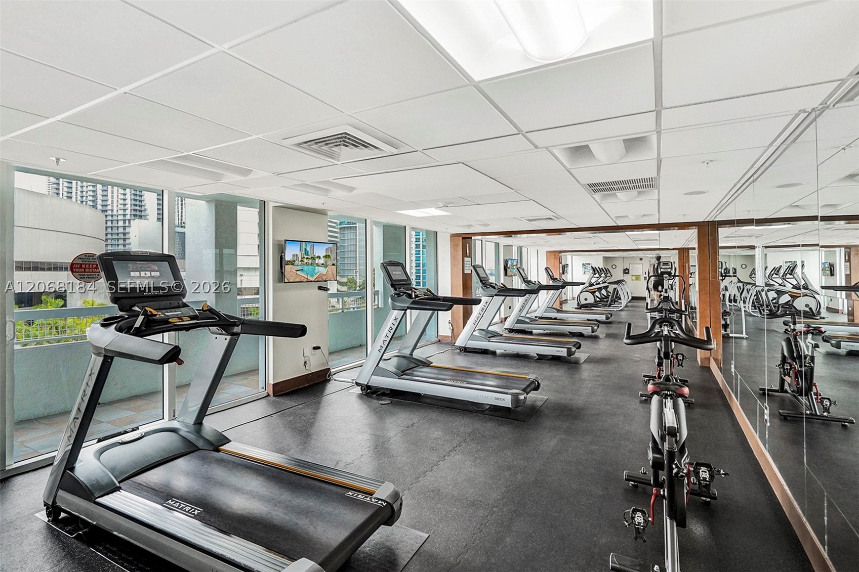 31 SE 5th St #902, Miami FL 33131