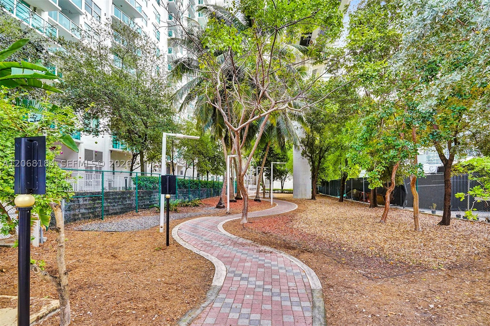 31 SE 5th St #902, Miami FL 33131