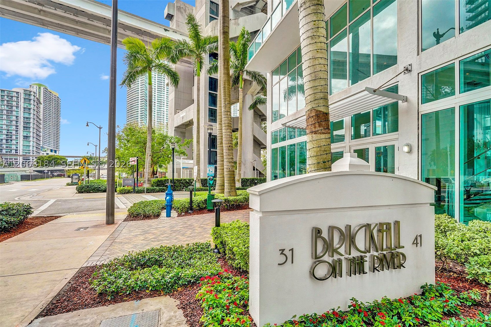 31 SE 5th St #902, Miami FL 33131