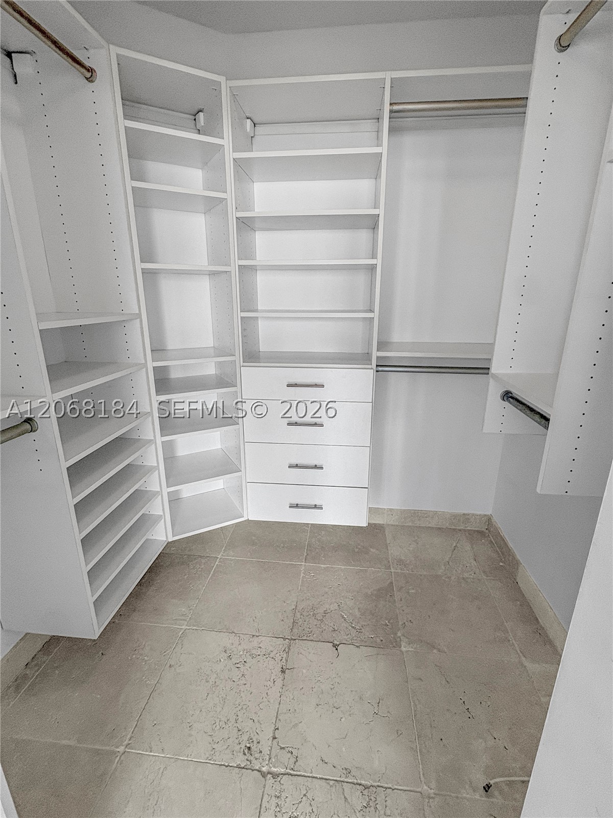 31 SE 5th St #902, Miami FL 33131