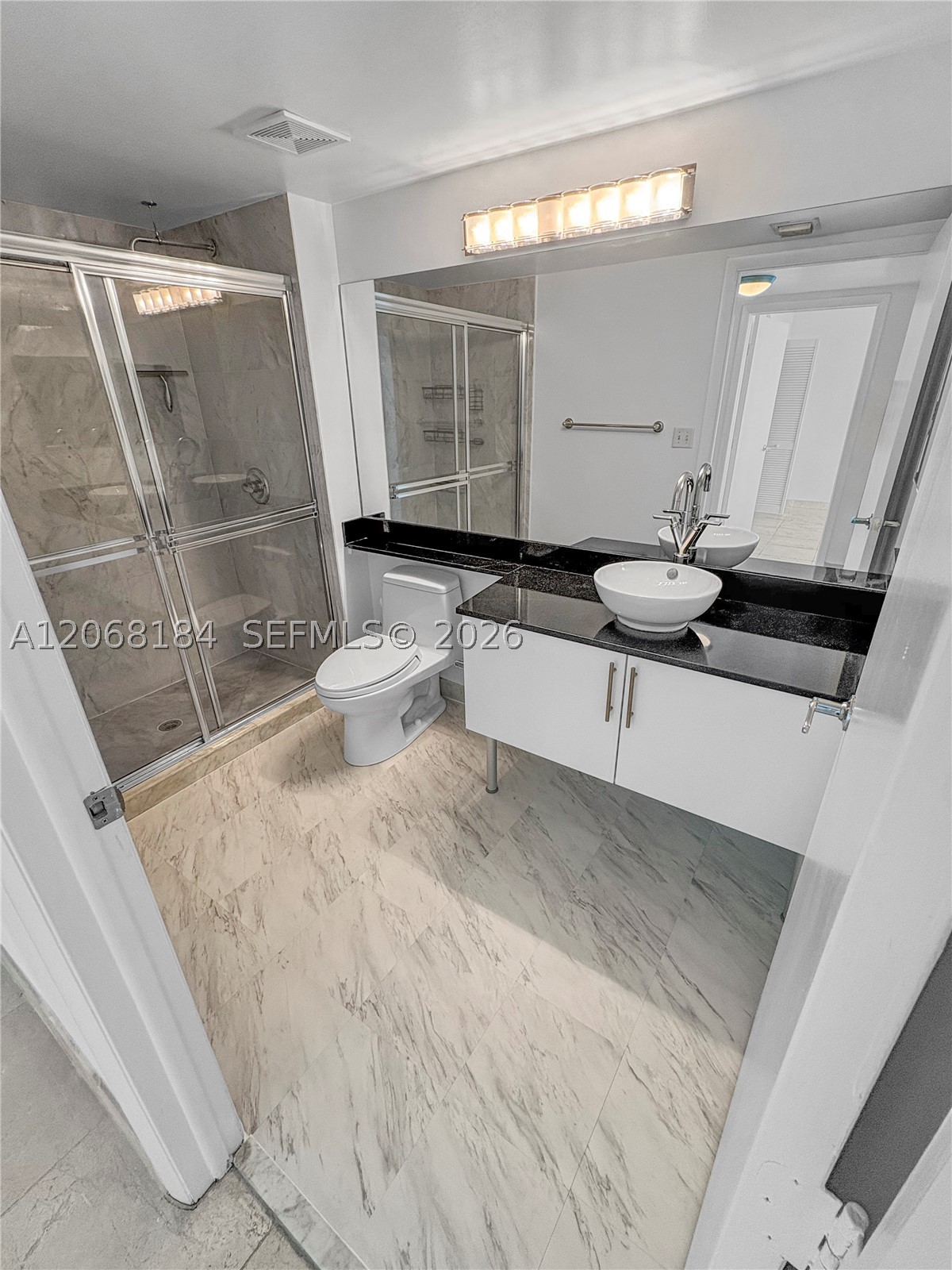 31 SE 5th St #902, Miami FL 33131