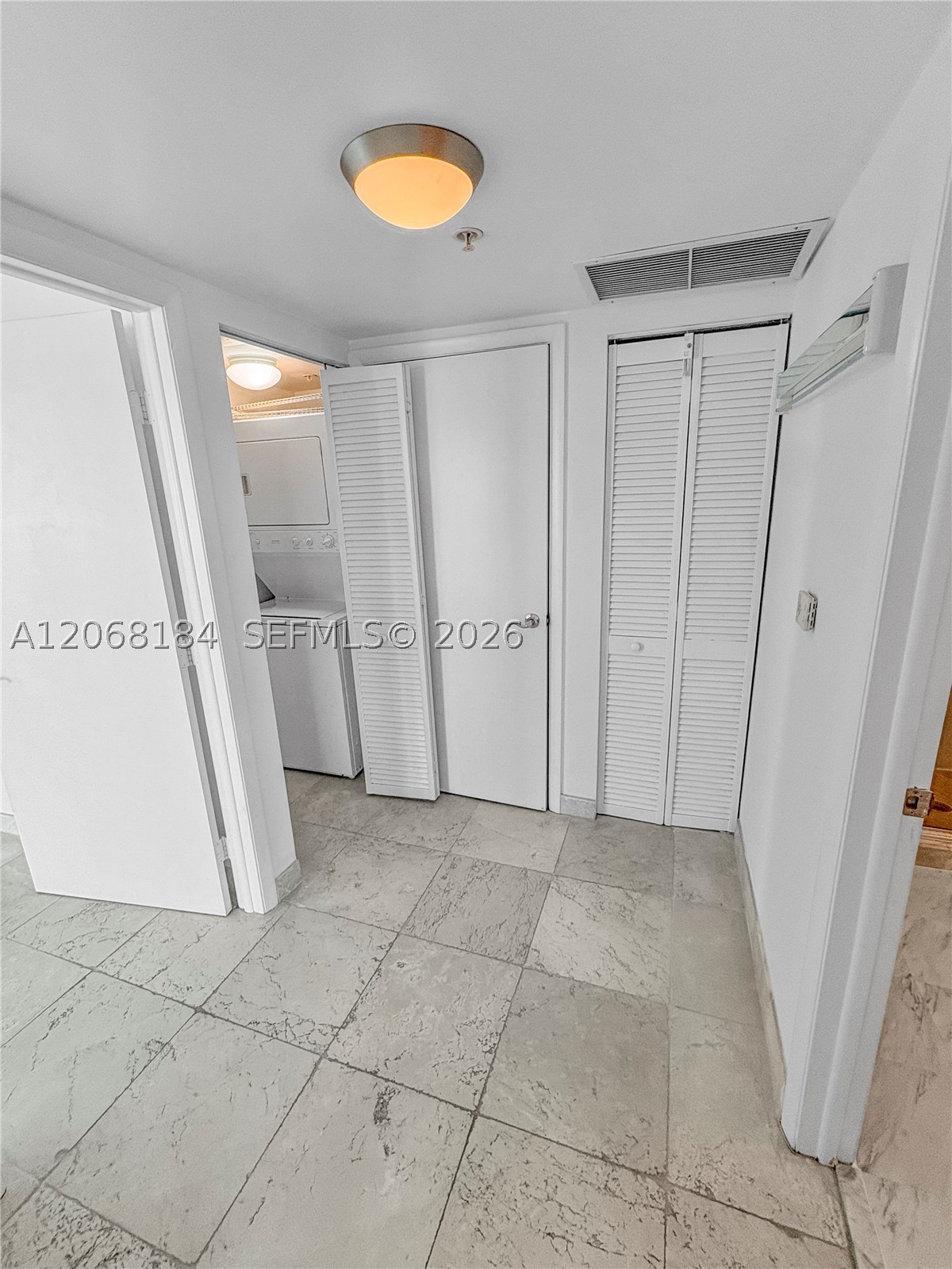 31 SE 5th St #902, Miami FL 33131