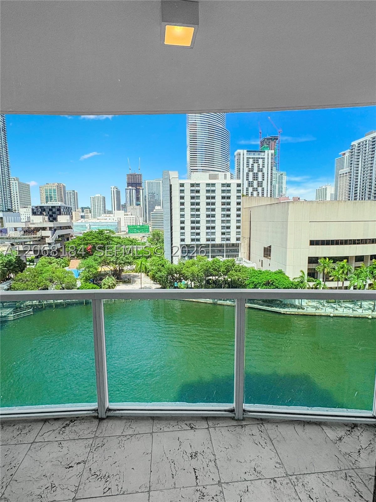 31 SE 5th St #902, Miami FL 33131