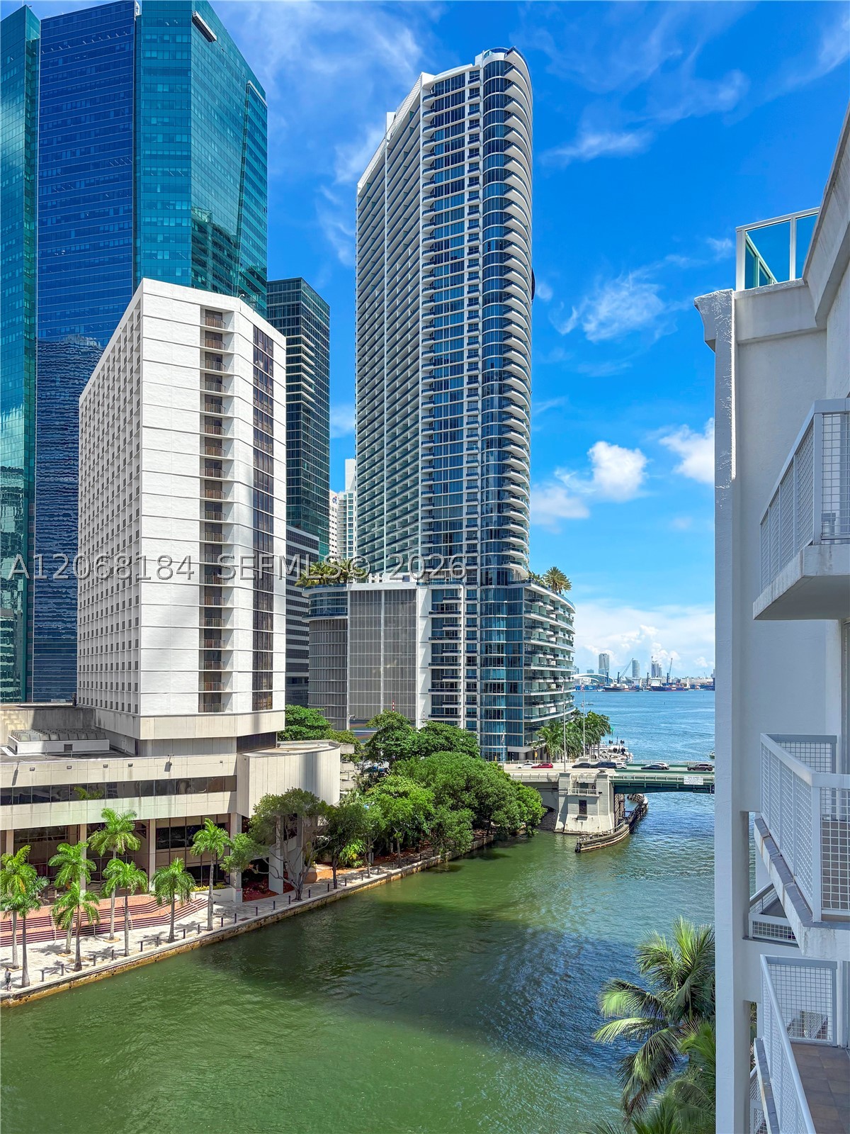31 SE 5th St #902, Miami FL 33131