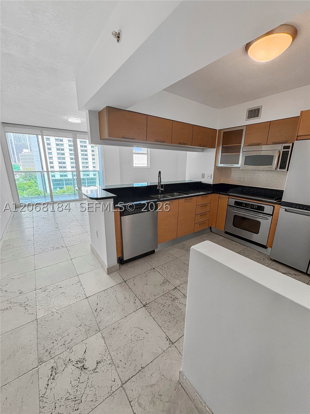 31 SE 5th St #902, Miami FL 33131
