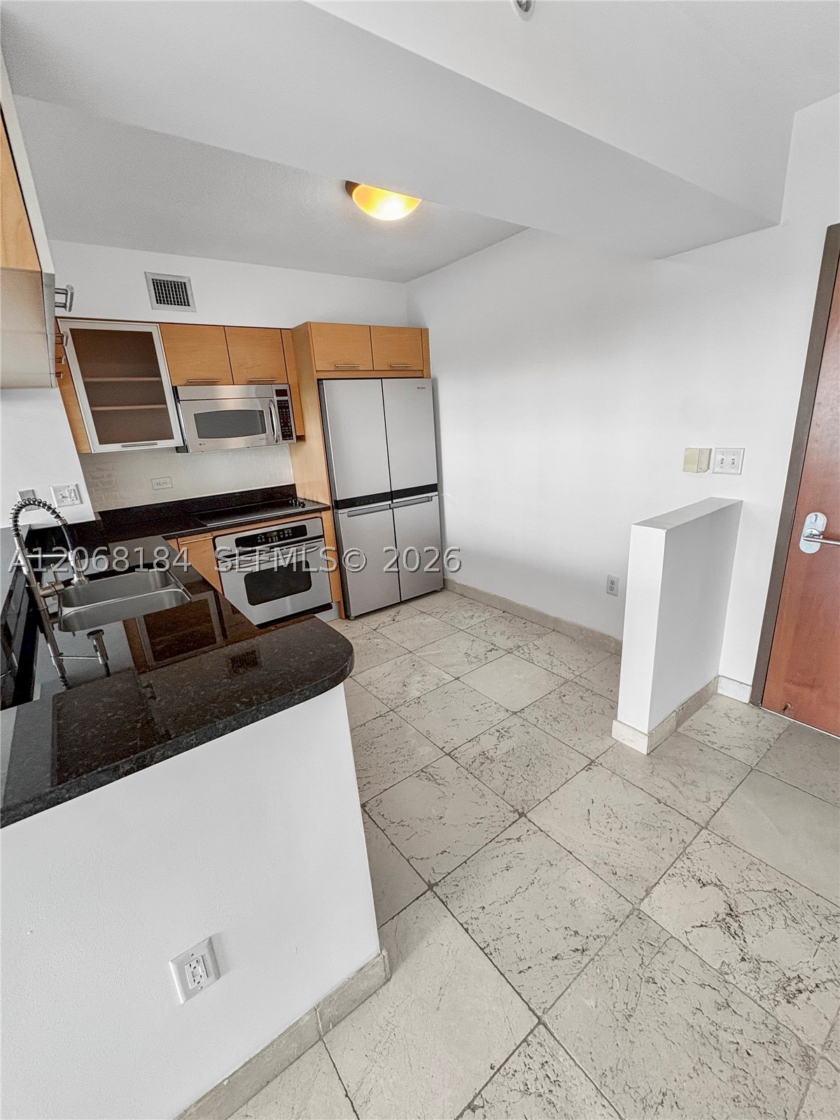 31 SE 5th St #902, Miami FL 33131