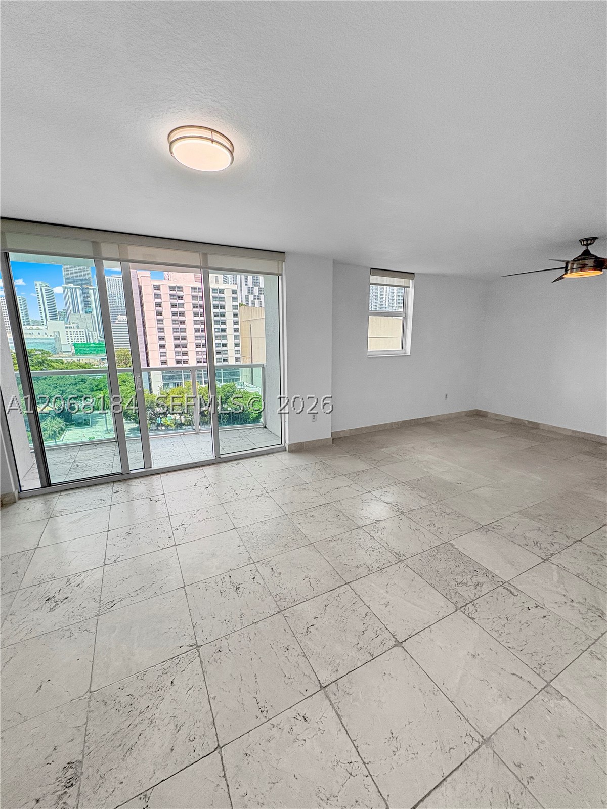 31 SE 5th St #902, Miami FL 33131