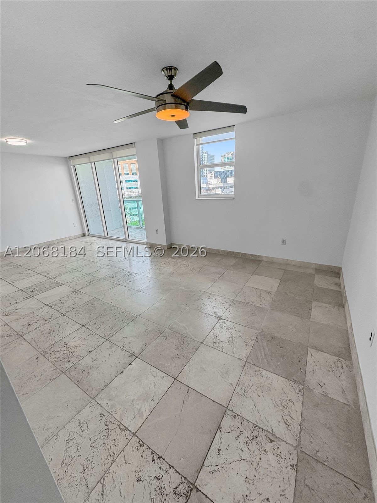 31 SE 5th St #902, Miami FL 33131