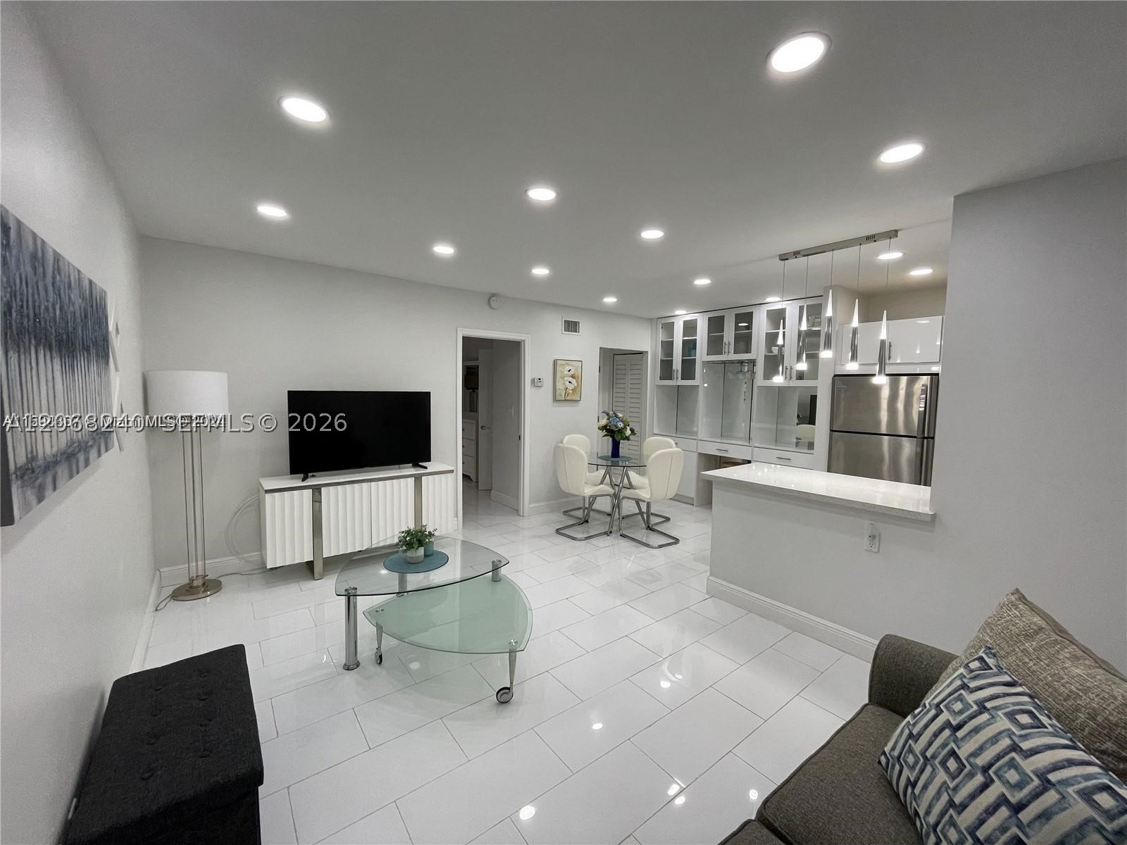 1407 NE 56th St #103, Fort Lauderdale FL 33334