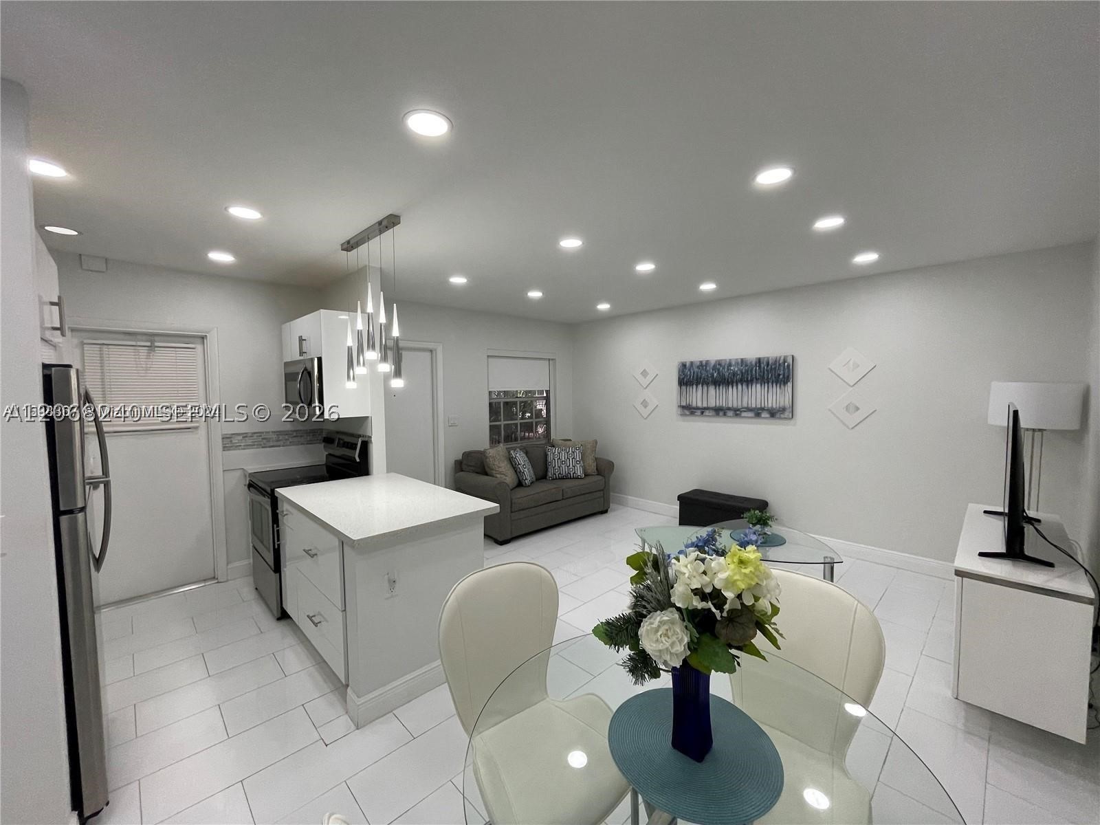 1407 NE 56th St #103, Fort Lauderdale FL 33334