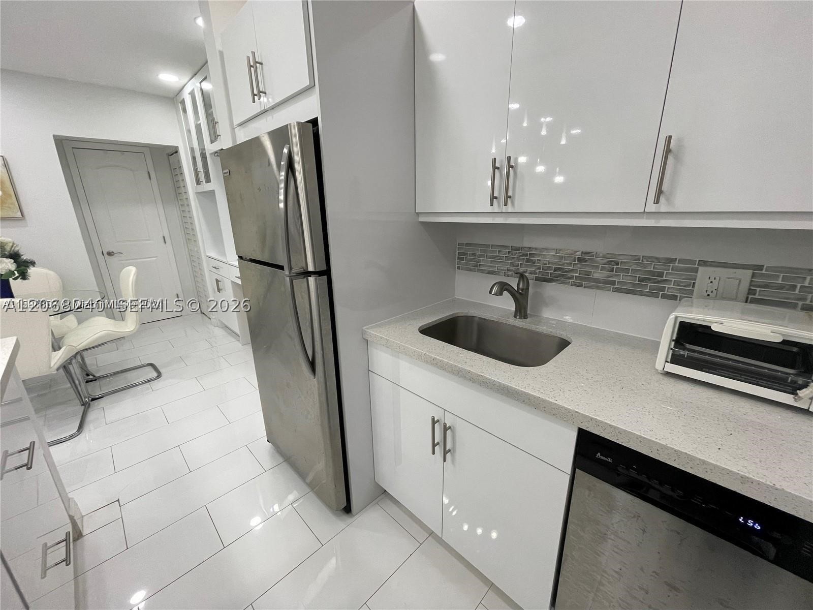 1407 NE 56th St #103, Fort Lauderdale FL 33334
