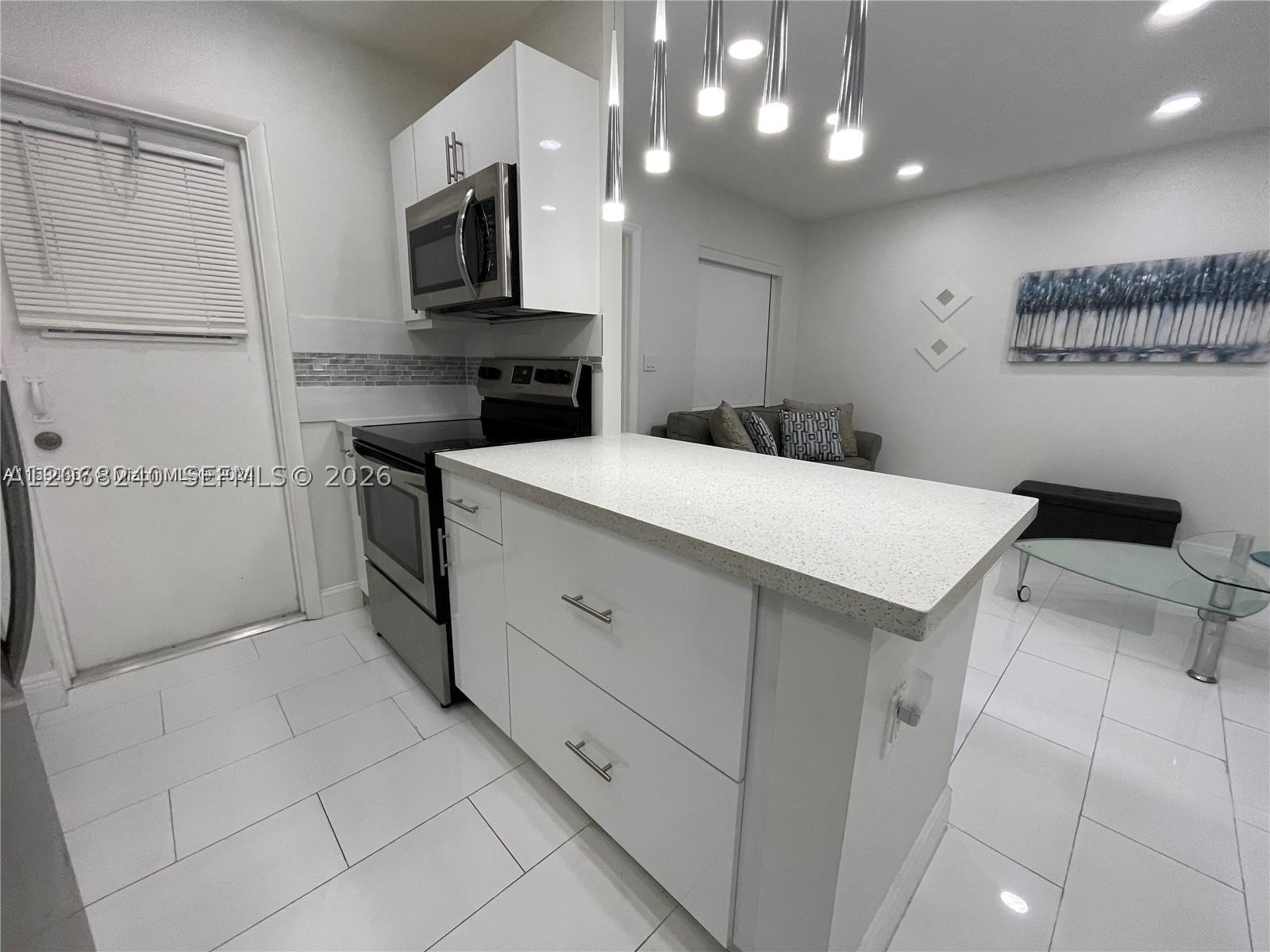 1407 NE 56th St #103, Fort Lauderdale FL 33334
