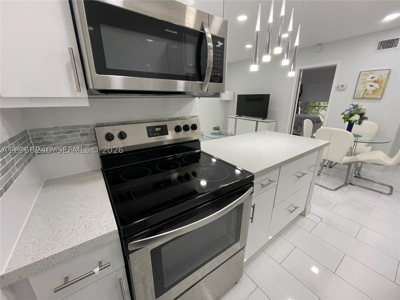 1407 NE 56th St #103, Fort Lauderdale FL 33334