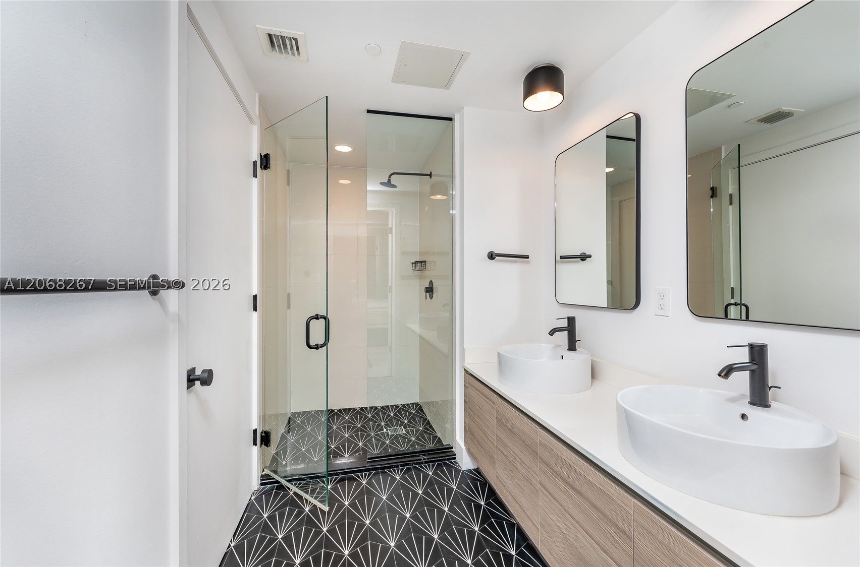 121 NE 34th St #3008, Miami FL 33137