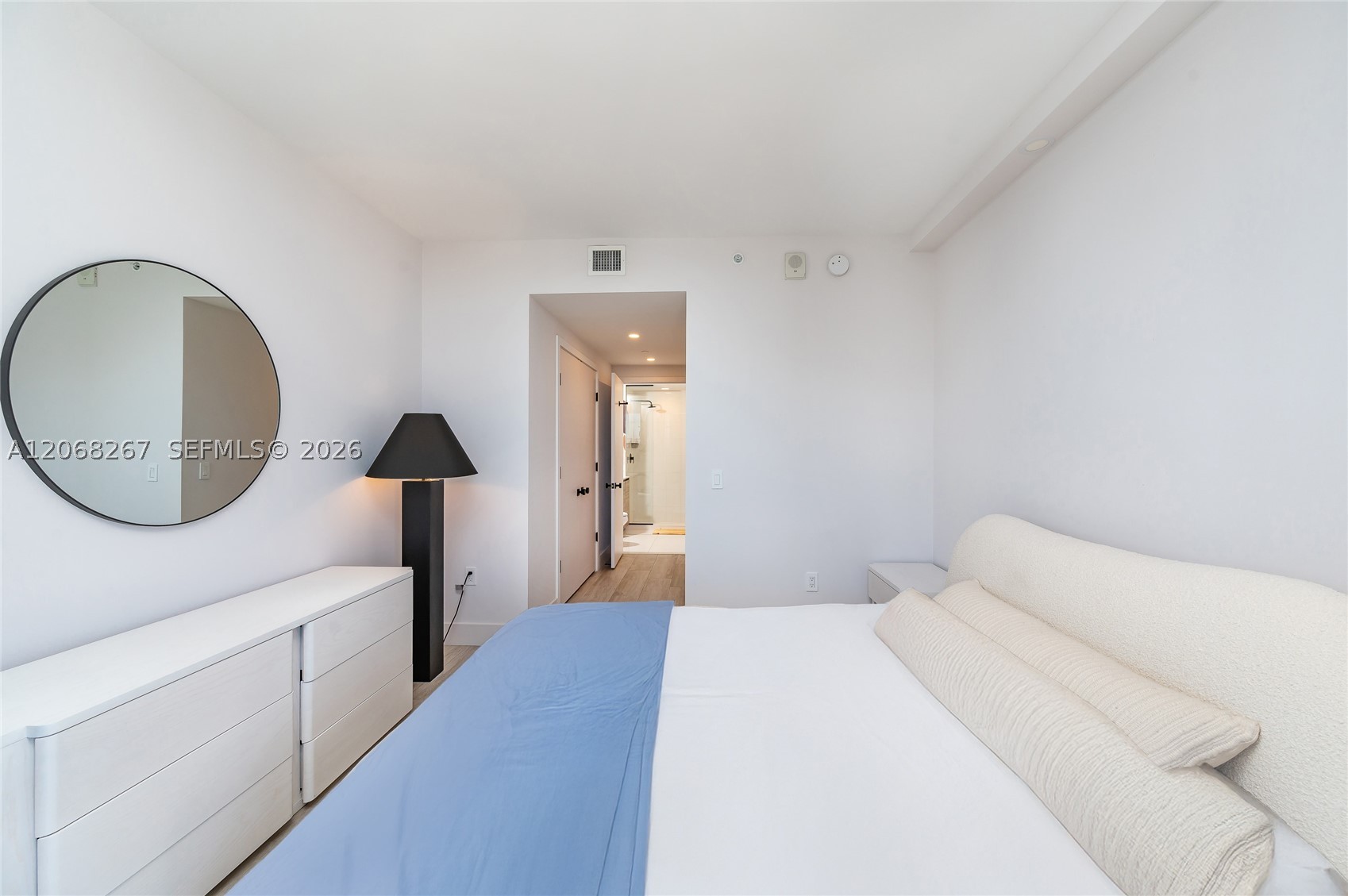 121 NE 34th St #3008, Miami FL 33137