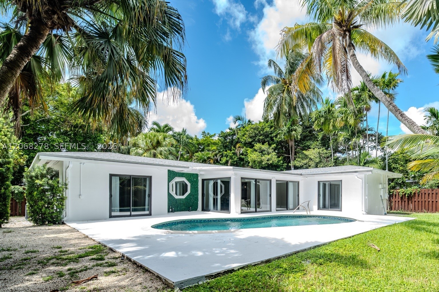1825 Alamanda Dr, North Miami FL 33181