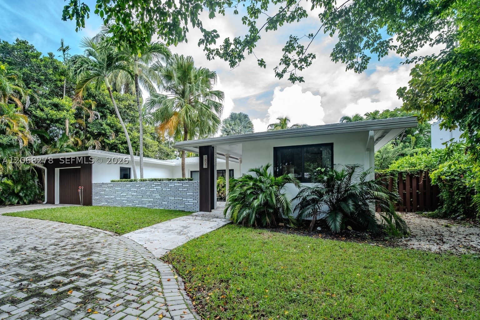 1825 Alamanda Dr, North Miami FL 33181