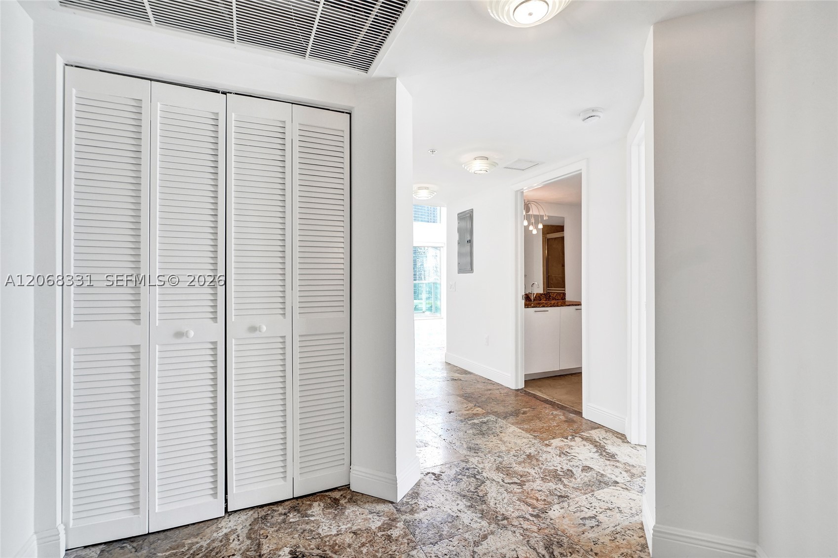 41 SE 5th St #1016, Miami FL 33131