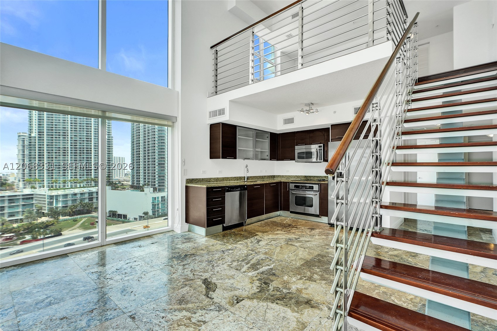 41 SE 5th St #1016, Miami FL 33131