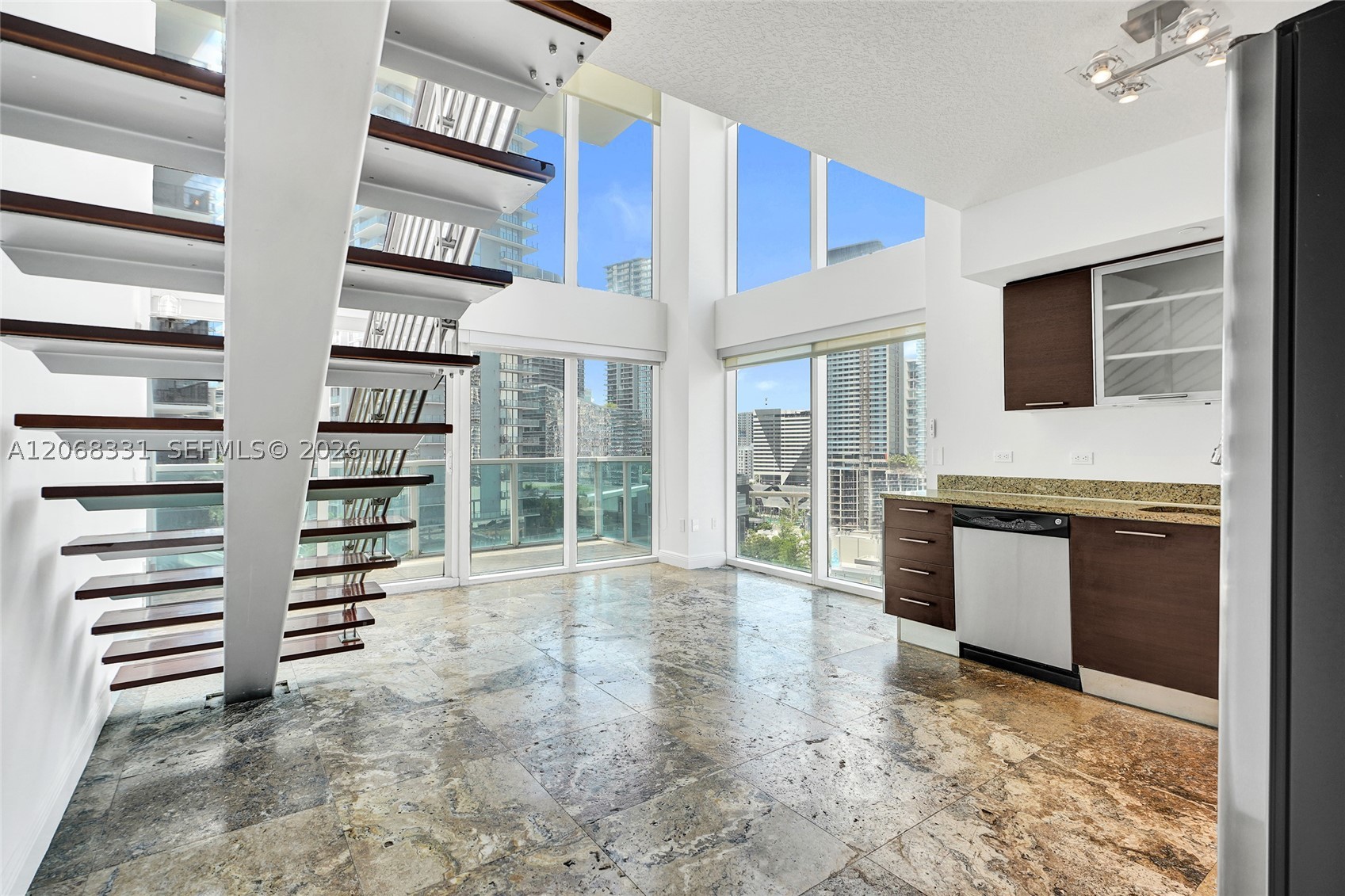 41 SE 5th St #1016, Miami FL 33131