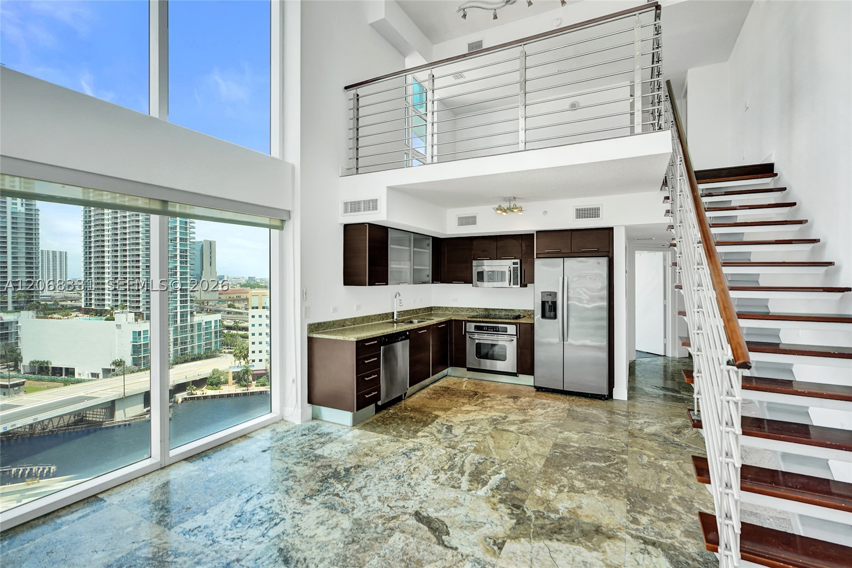 41 SE 5th St #1016, Miami FL 33131