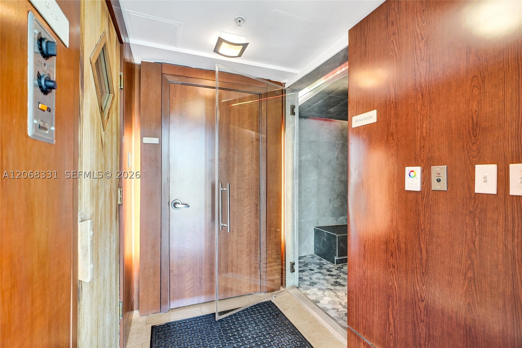 41 SE 5th St #1016, Miami FL 33131