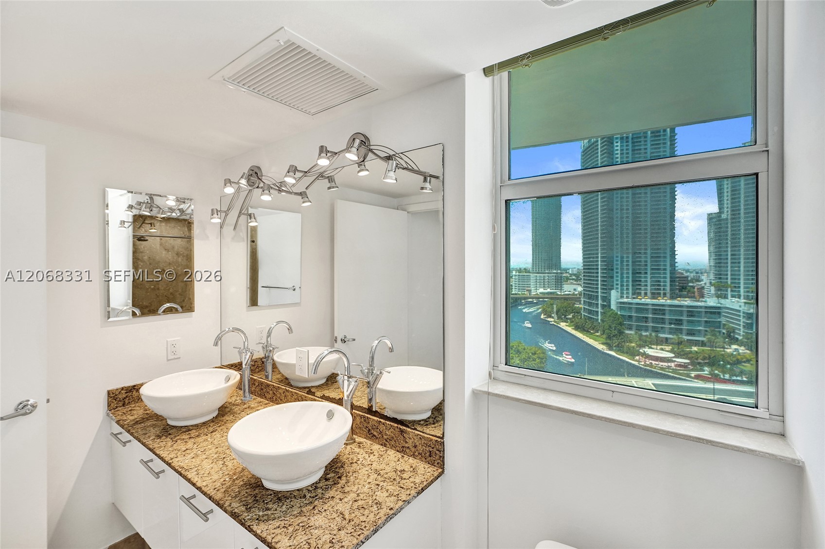 41 SE 5th St #1016, Miami FL 33131