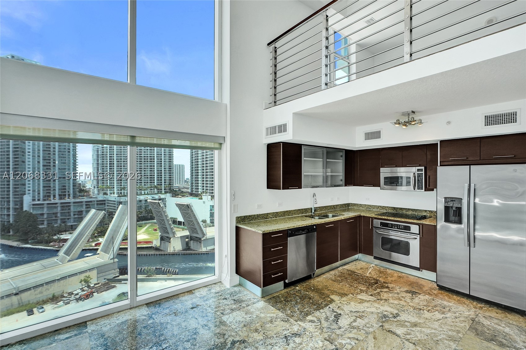 41 SE 5th St #1016, Miami FL 33131