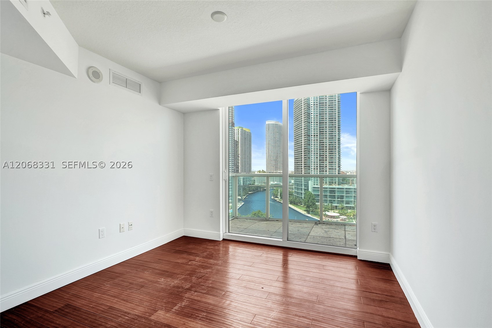 41 SE 5th St #1016, Miami FL 33131