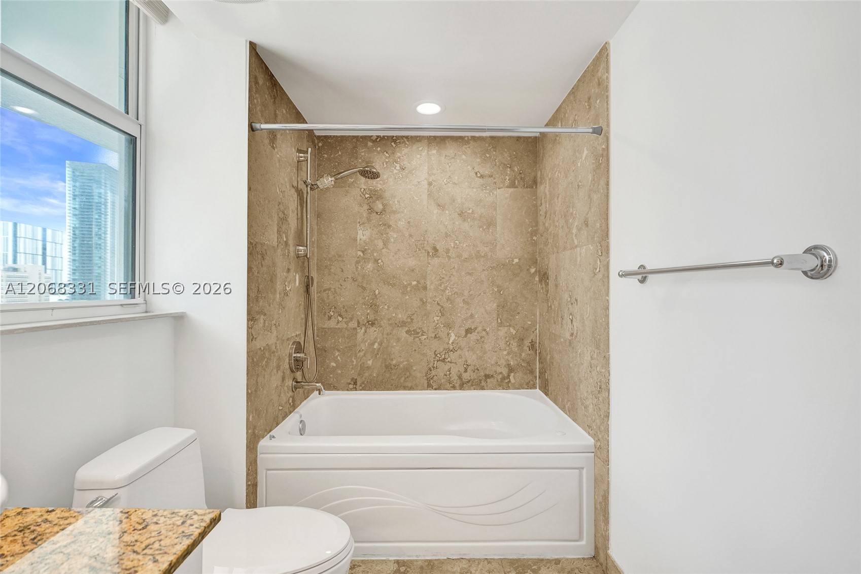 41 SE 5th St #1016, Miami FL 33131