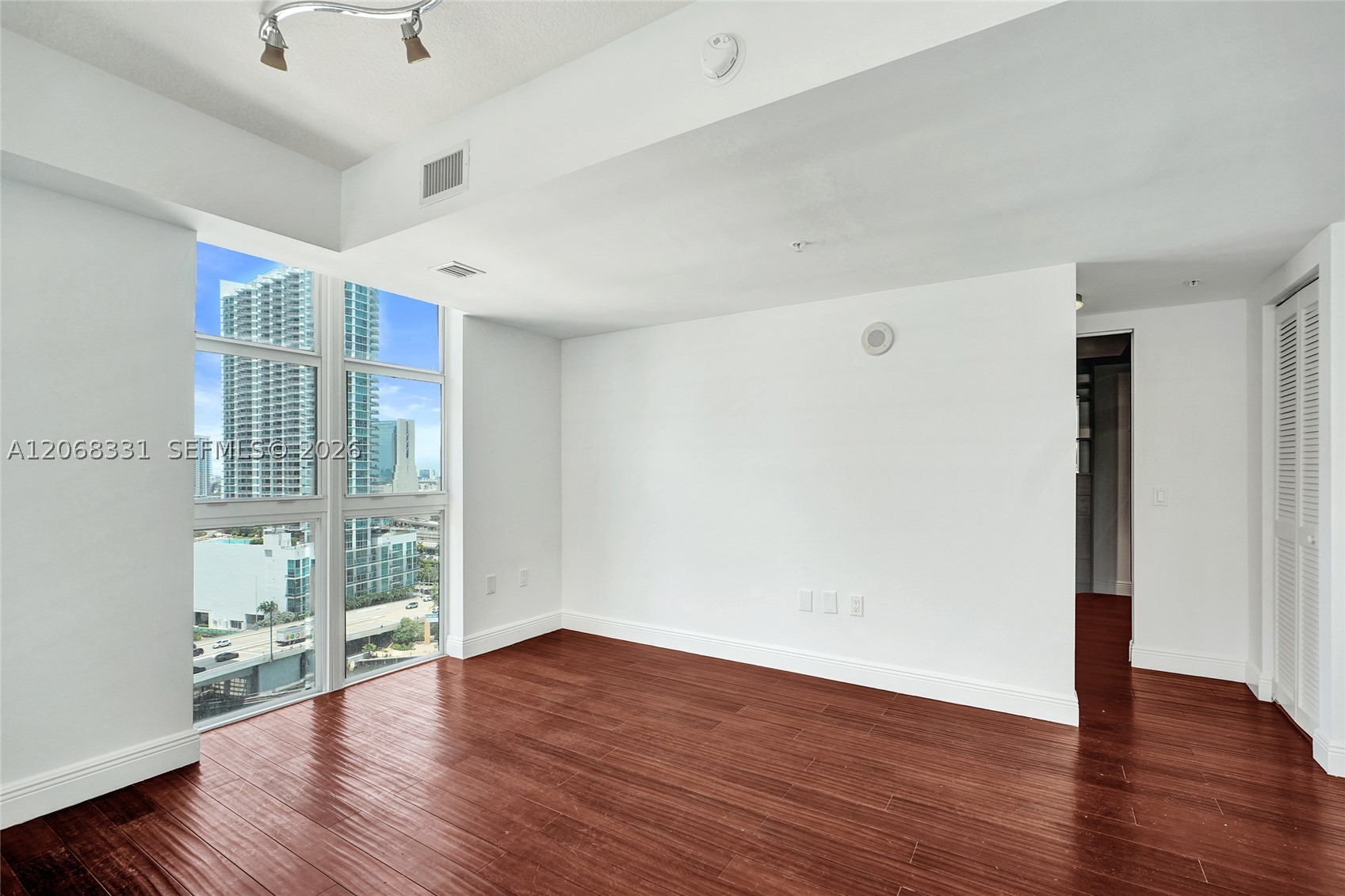 41 SE 5th St #1016, Miami FL 33131