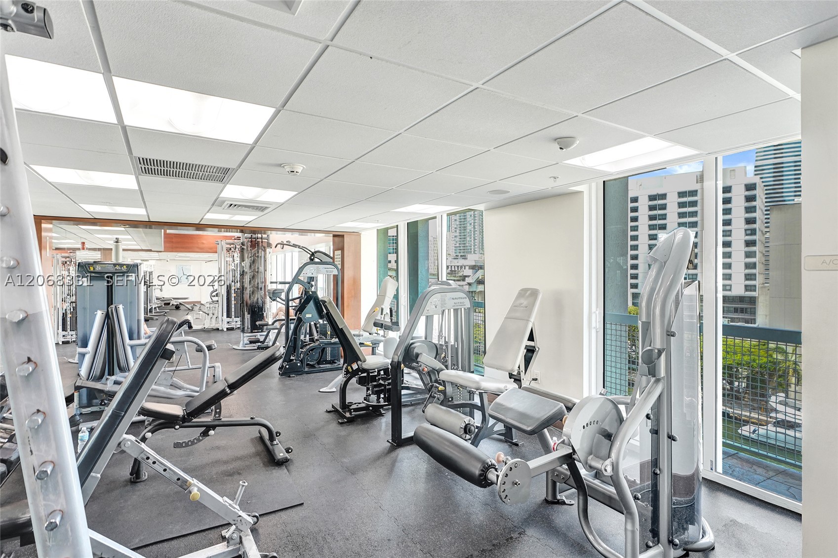 41 SE 5th St #1016, Miami FL 33131
