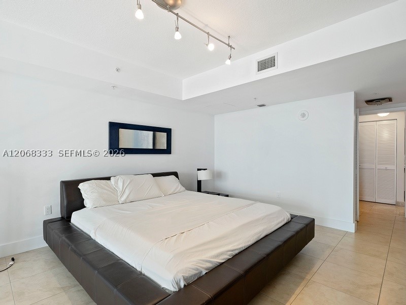 41 SE 5th St #2310, Miami FL 33131