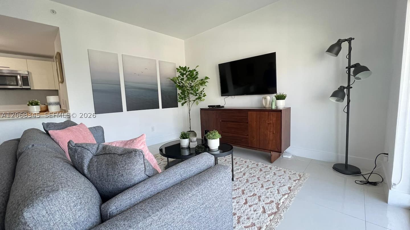1300 Brickell Bay Dr #3400, Miami FL 33131